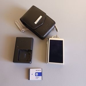 Camera Sony Cybershot  Silver Like New 8.1 Mega Pixels